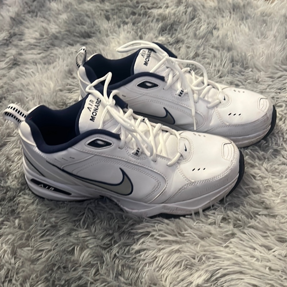 Nike air monarch